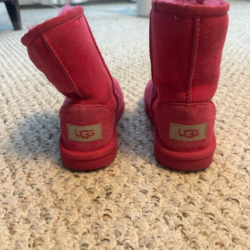 UGG Kids Boots in Vibrant Red